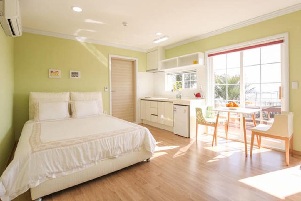 Jubilee Chalet Seogwipo Quarto foto