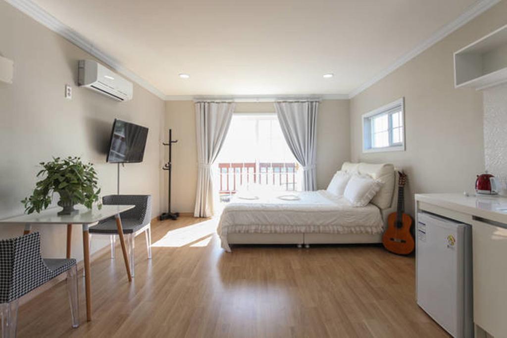 Jubilee Chalet Seogwipo Quarto foto